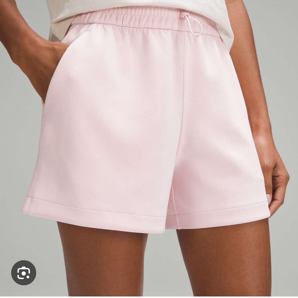 Light pink softstream shorts lululemon